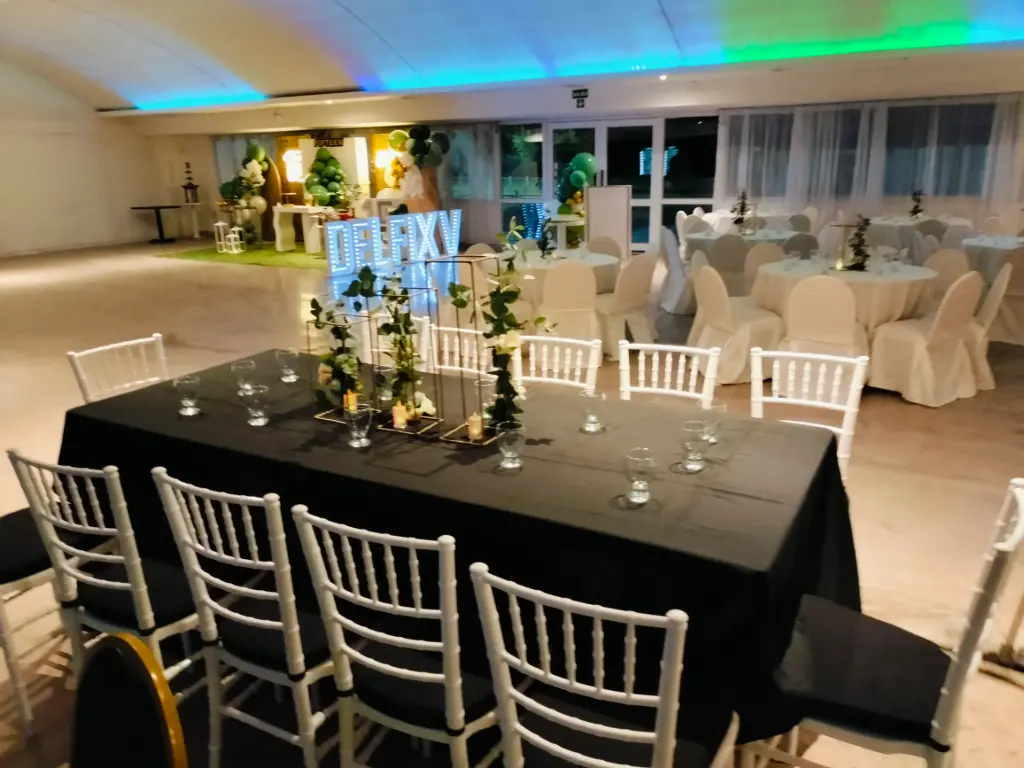 Salon Estancia (principal)