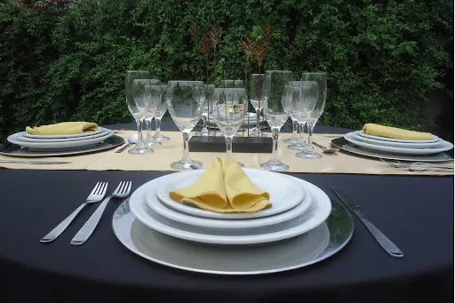 Mobiliario y Vajilla Formal